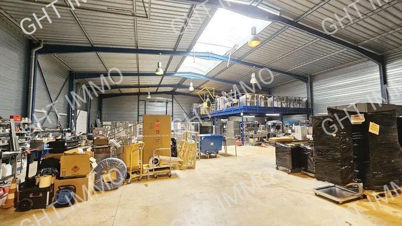 local industriel  pièces 700 m2 à vendre à Fontenay-Trésigny (77610)