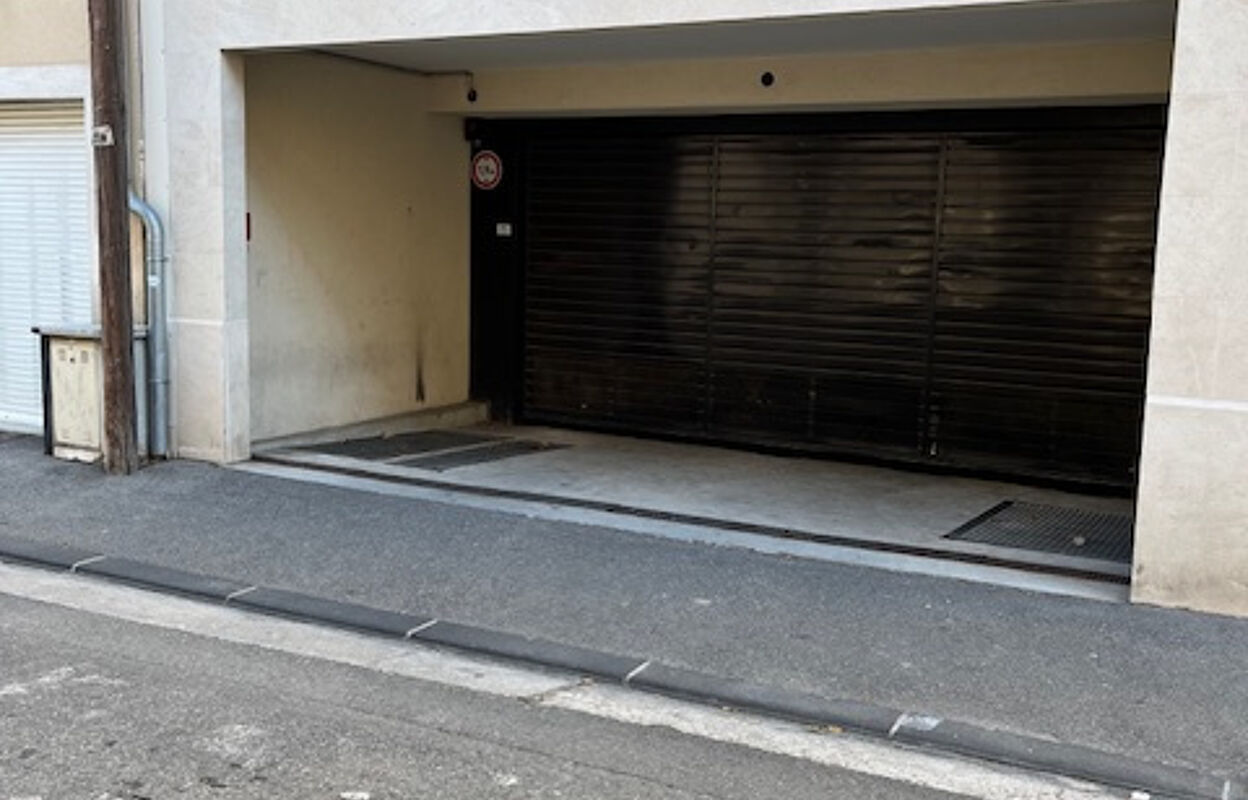 garage  pièces 11 m2 à louer à Marseille 8 (13008)