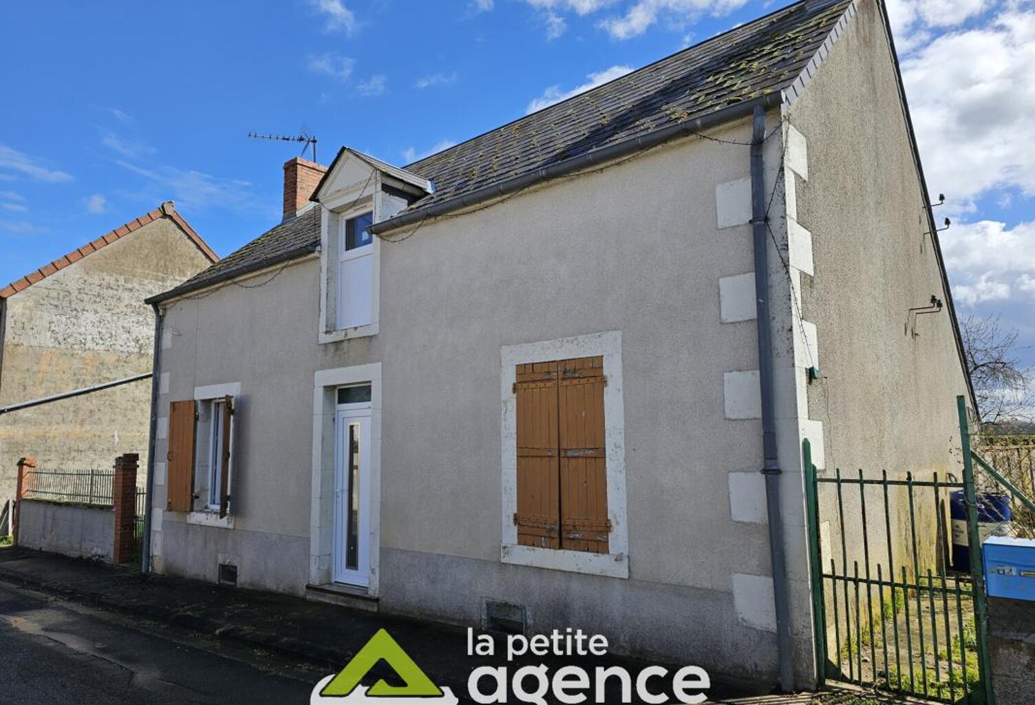 SAINT DENIS DE PALIN : Maison à terminer de rénover sur terr — photo 1