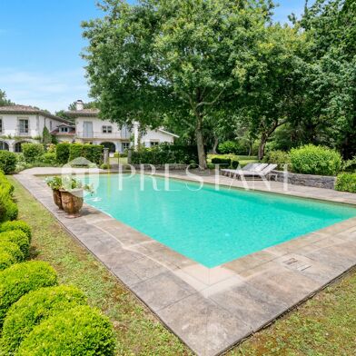 Maison 11 pièces 14600 €