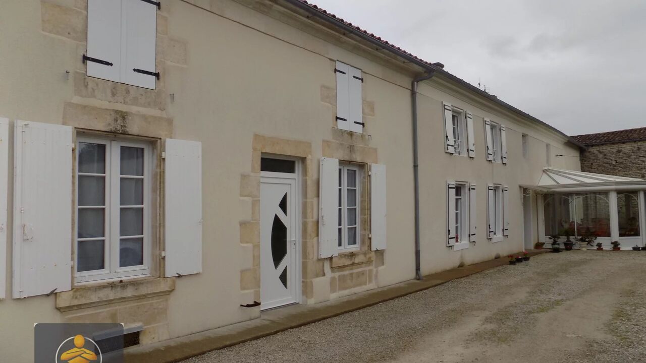 maison 10 pièces 206 m2 à Mauzé-sur-le-Mignon (79210)