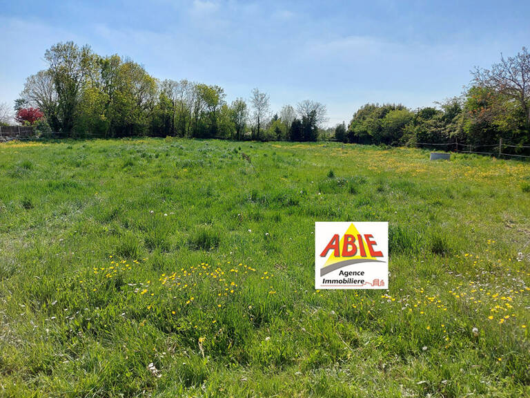 Terrain constructible proche Benet de 751 m2 — photo 1