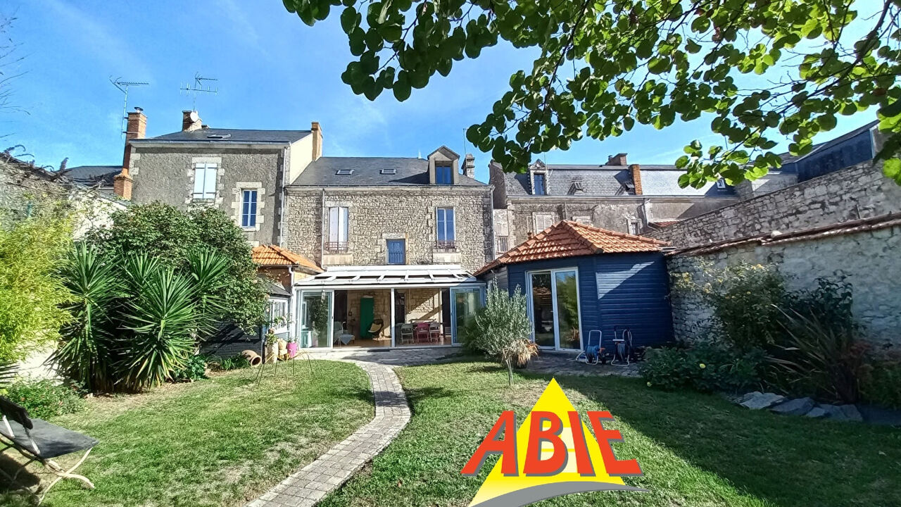 maison 10 pièces 300 m2 à vendre à Fontenay-le-Comte (85200)