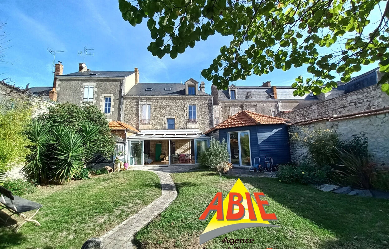 maison 10 pièces 300 m2 à vendre à Fontenay-le-Comte (85200)