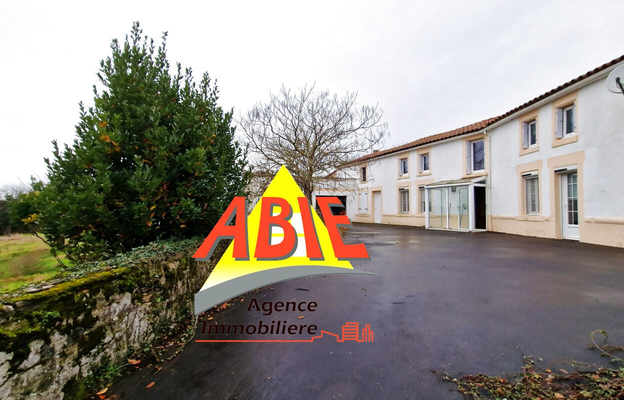 maison 8 pièces 148 m2 à vendre à Saint-Hilaire-de-Voust (85120)