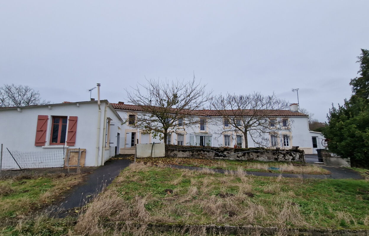 maison 8 pièces 148 m2 à vendre à Saint-Hilaire-de-Voust (85120)