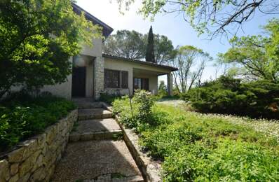 A vendre, Vic-Fezensac, Gers: Maison spacieuse sur jardin de 1 741m². 5 chambres. Grand sous-sol plein. Garage séparé. Au calme dans un cadre bucolique mais à seulements quelques minutes des commodités à pied — photo du bien