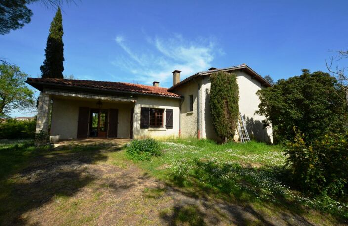 A vendre, Vic-Fezensac, Gers: Maison spacieuse sur jardin de 1 741m². 5 chambres. Grand sous-sol plein. Garage séparé. Au calme dans un cadre bucolique mais à seulements quelques minutes des commodités à pied — photo 4