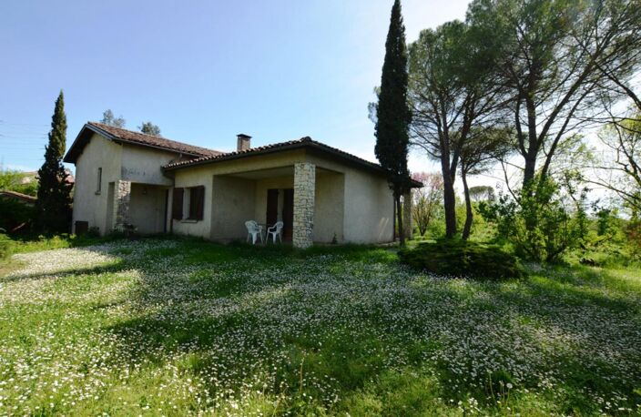 A vendre, Vic-Fezensac, Gers: Maison spacieuse sur jardin de 1 741m². 5 chambres. Grand sous-sol plein. Garage séparé. Au calme dans un cadre bucolique mais à seulements quelques minutes des commodités à pied — photo 5