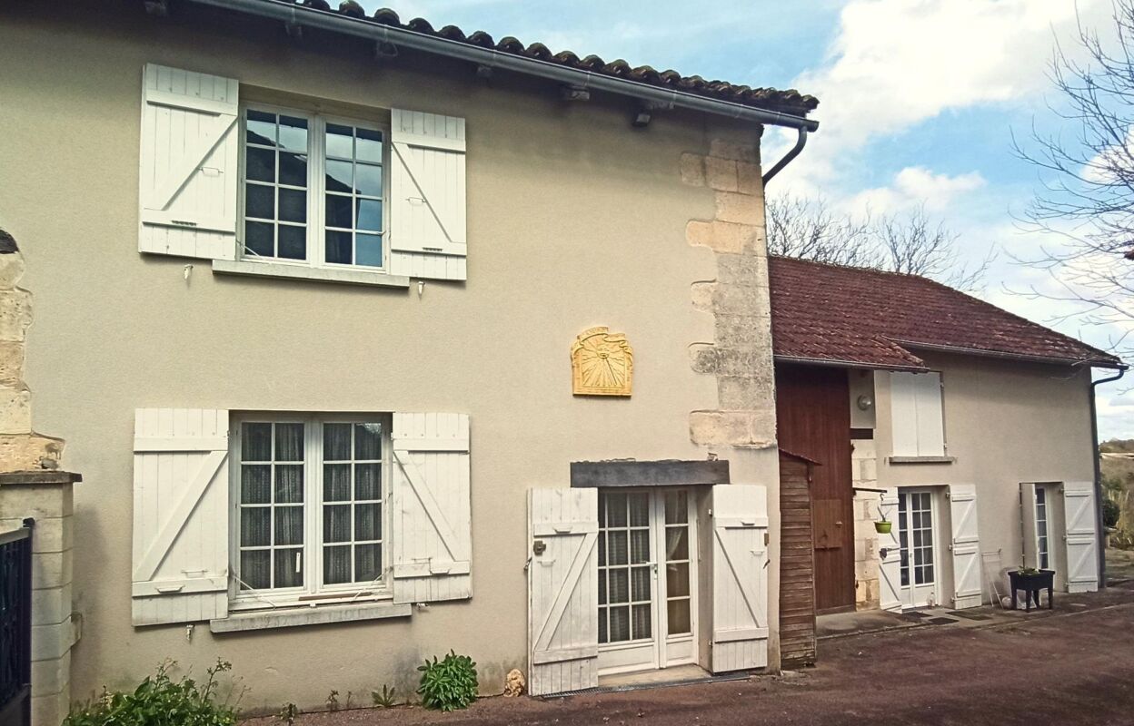 maison 12 pièces 285 m2 à vendre à Bourdeilles (24310)