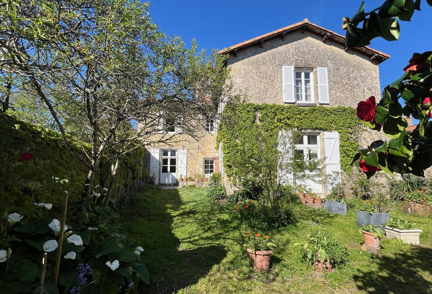 Nichée dans la Haute Ville du Bourg de Talmont-Saint-Hilaire — photo 1