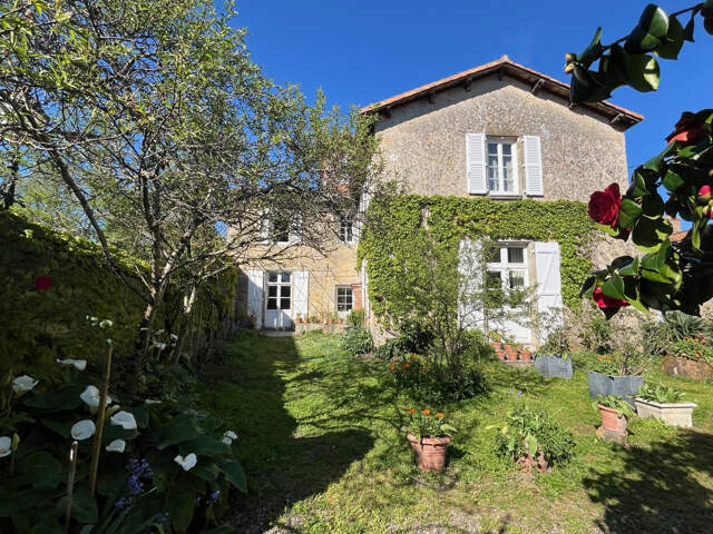 Nichée dans la Haute Ville du Bourg de Talmont-Saint-Hilaire — photo du bien