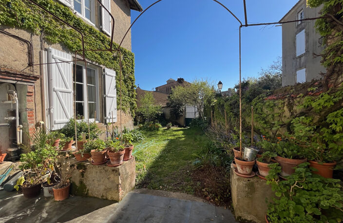 Nichée dans la Haute Ville du Bourg de Talmont-Saint-Hilaire — photo 2