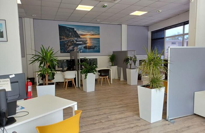 Bâtiment commercial 460 m² St Denis — photo 3