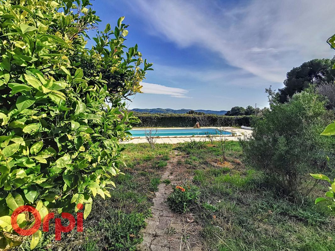 Photo Maison à Vendre à Sainte Anne du Castellet avec piscine et be... image 2/4