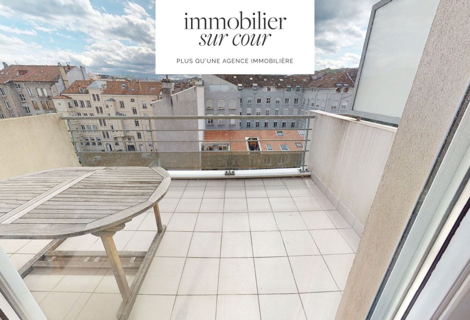 Centre ville, Appartement F5 au dernier étage avec Terrasses, garage et place de parking — photo 1