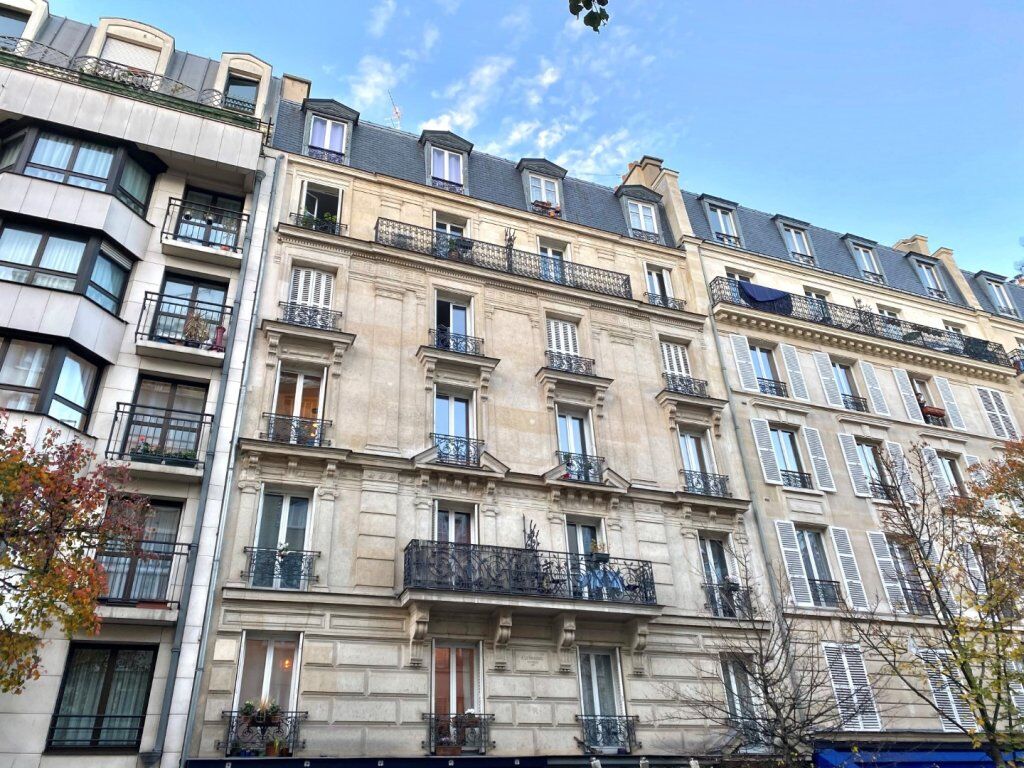 Appartement a louer paris-18e-arrondissement - 2 pièce(s) - 53 m2 - Surfyn