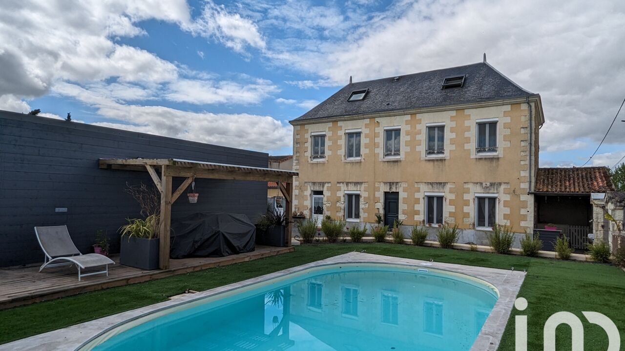 maison 9 pièces 230 m2 à vendre à Saint-Léger-de-Montbrun (79100)