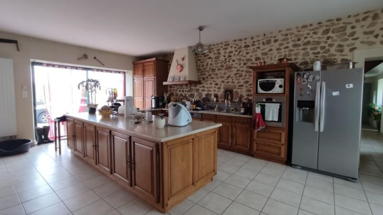 maison 7 pièces 167 m2 à vendre à Saint-Genès-la-Tourette (63580)