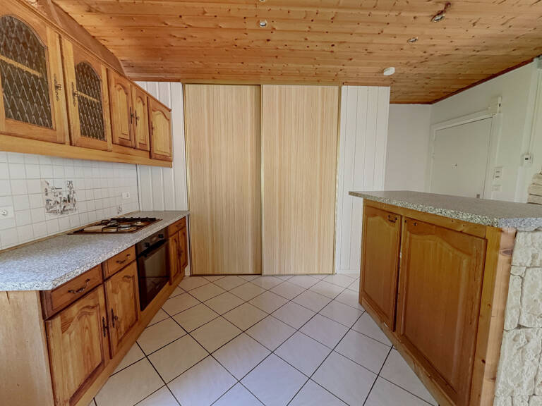 PONT DE ROIDE - APPARTEMENT — photo 1