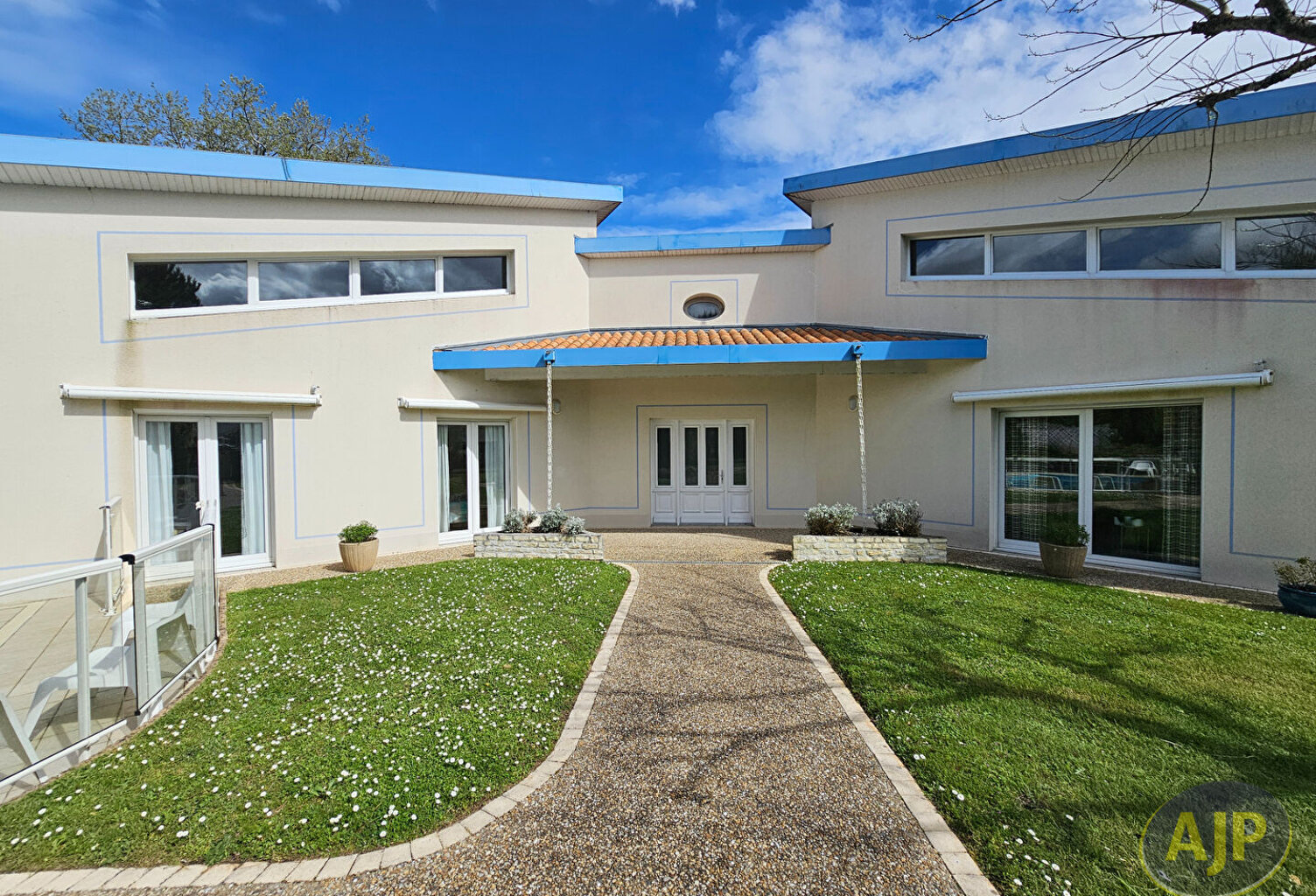 A VENDRE MAISON SAINT GEORGES DES COTEAUX — photo 1