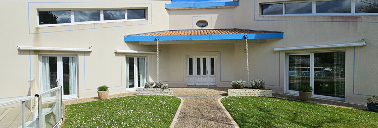 Maison 6 Pièces 240 m² à vendre à Saint-Georges-des-Coteaux (17810)