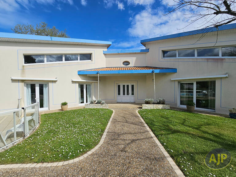 A VENDRE MAISON SAINT GEORGES DES COTEAUX — photo 1