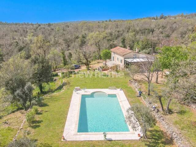 Pays de Fayence : Magnifique mas sur grand terrain, au calme — photo du bien