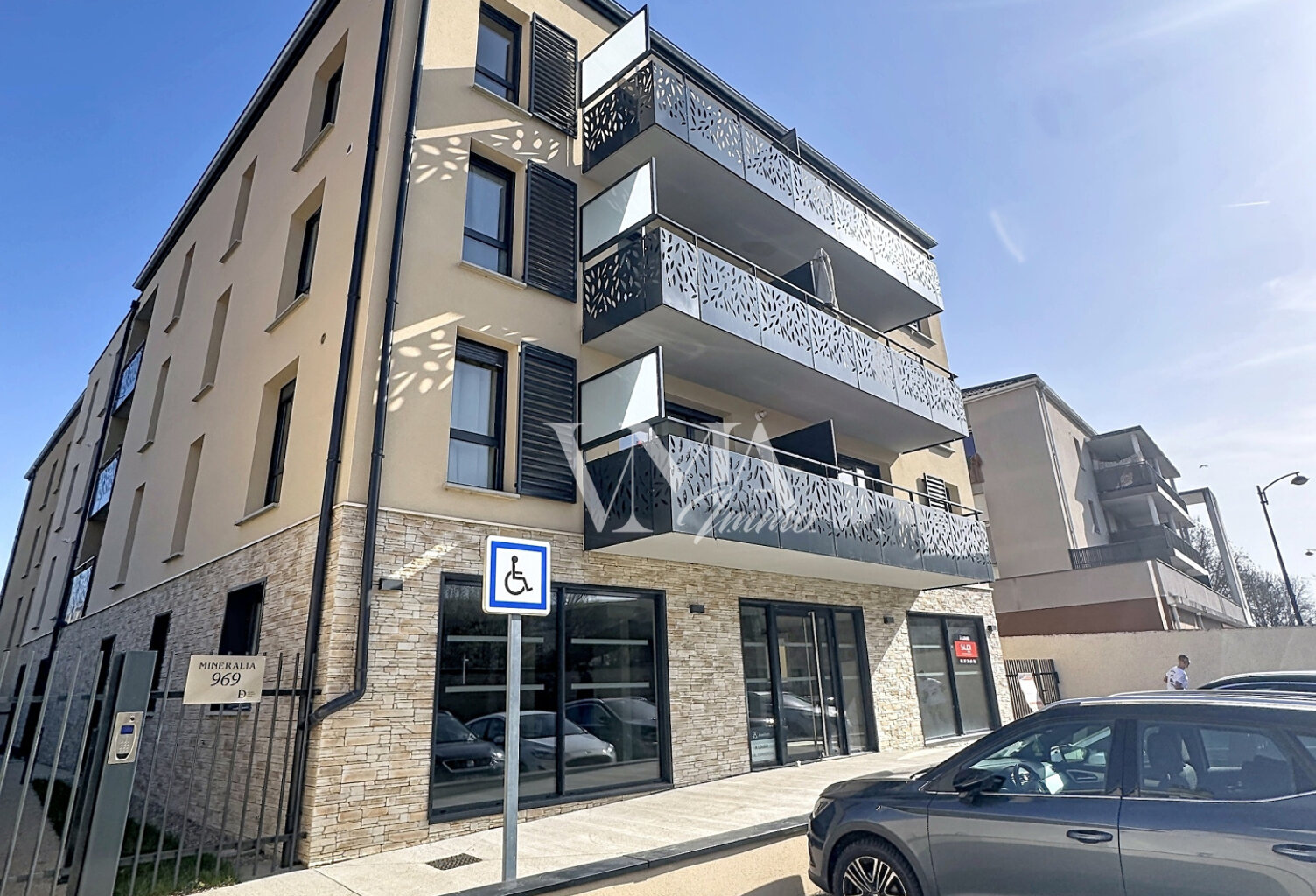 Coeur de village, local professionnel — photo 1