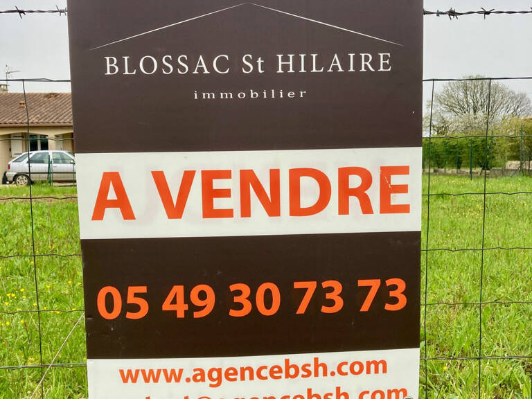 LATILLE, terrain à bâtir de 400m2 — photo 1