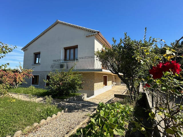 Villa de type 6 sur une parcelle de 1500 m2 — photo du bien