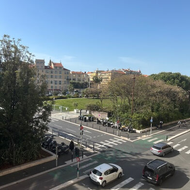 Appartement 1 pièces 896 €