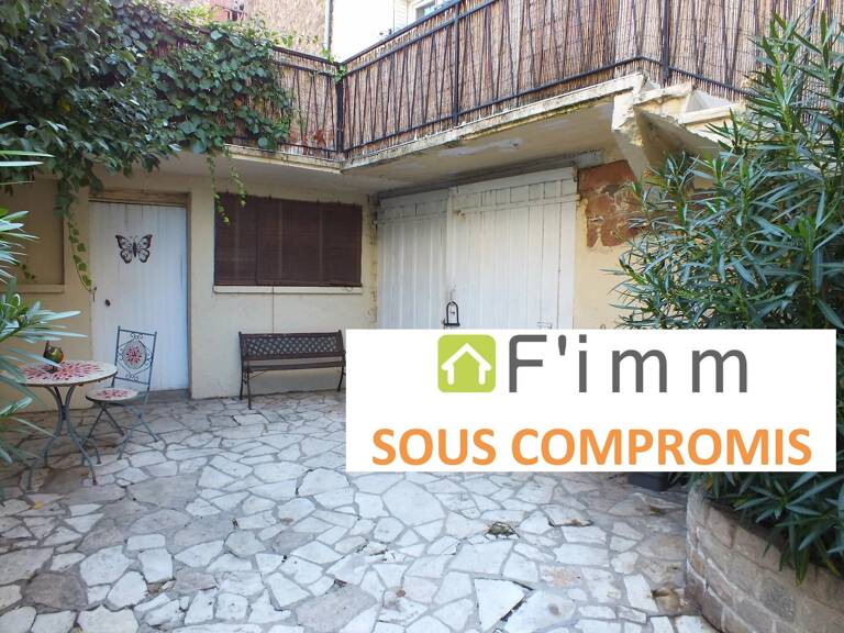 Maison avec terrasse, cour et garage — photo 1