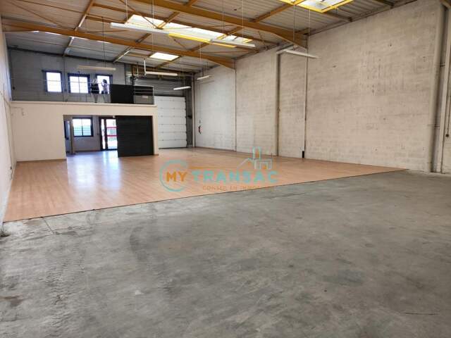 A  LOUER Local commercial de 358m² situé à Pontault-Combault — photo du bien