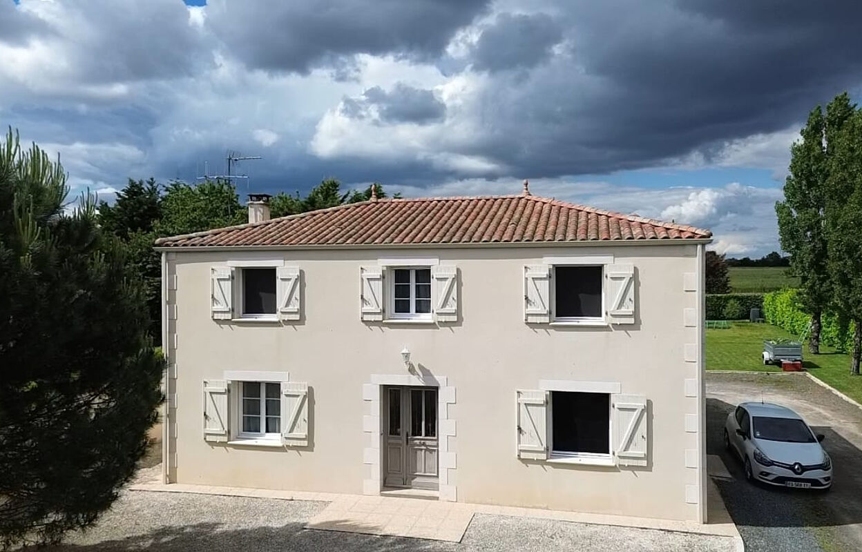 maison 5 pièces 152 m2 à vendre à Fontenay-le-Comte (85200)