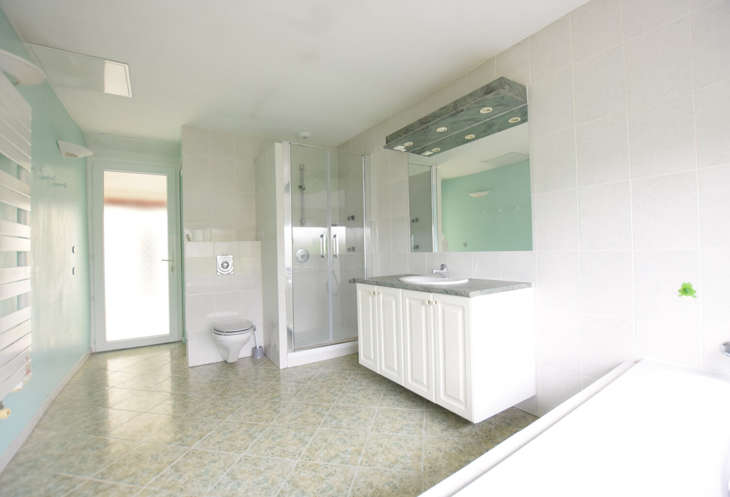 78690 LES ESSARTS LE ROI     Belle maison de 10 pièces sur u — photo 1