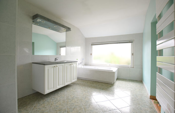 78690 LES ESSARTS LE ROI     Belle maison de 10 pièces sur u — photo 2