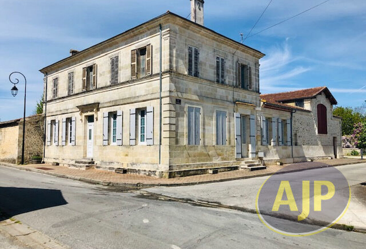 Maison bourgeoise à faire revivre au coeur du Médoc ! — photo 1