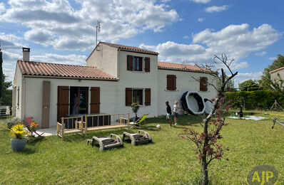 vente maison 197 000 € à proximité de Saint-Etienne-la-Cigogne (79360)