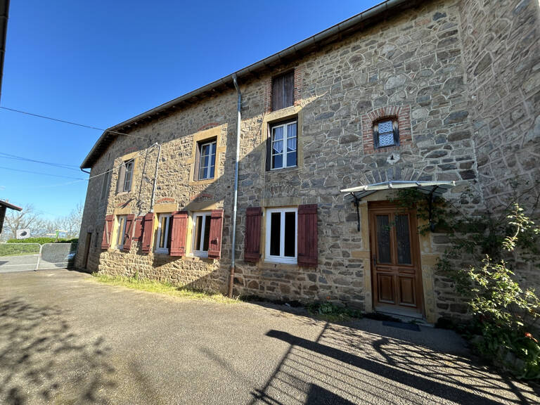 Maison d'habitation élevée sur 2 niveaux avec cour attenante — photo 1