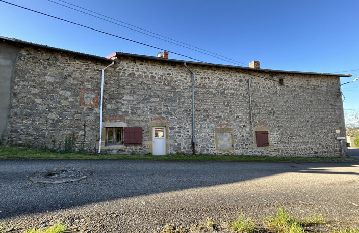 Maison d'habitation élevée sur 2 niveaux avec cour attenante — photo 3