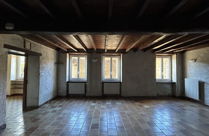 Maison d'habitation élevée sur 2 niveaux avec cour attenante — photo 5