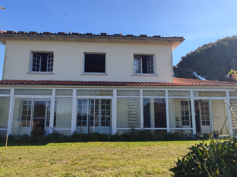 maison et dépendances à rénover — photo 1
