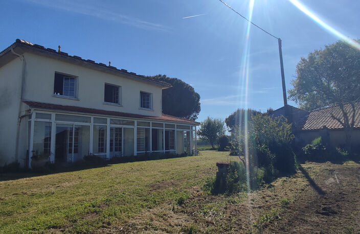 maison et dépendances à rénover — photo 3