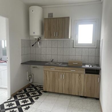Appartement 3 pièces 854 €