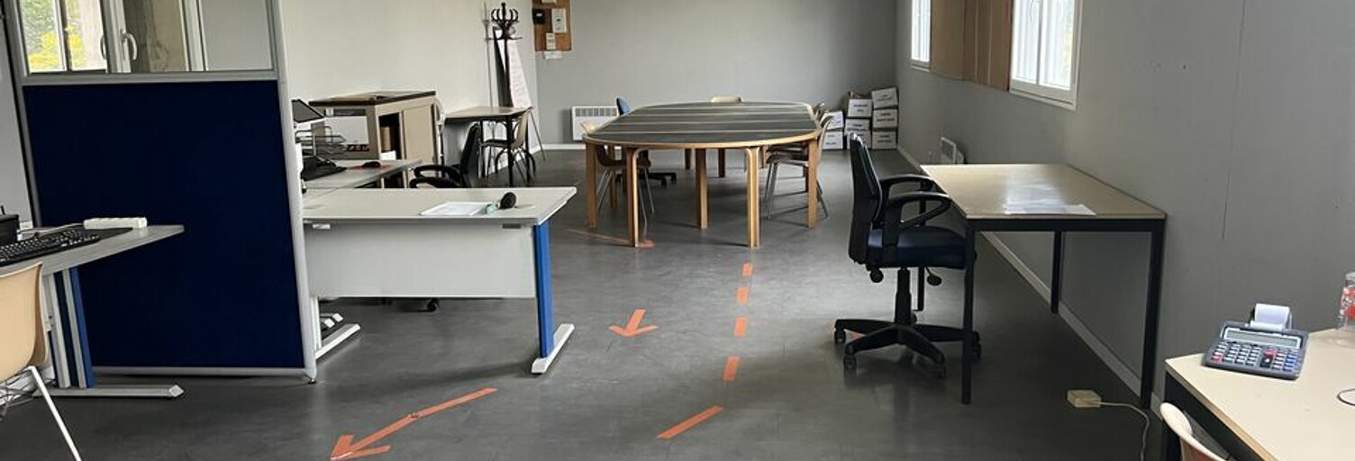 Commerce  1213 m² à louer à Nazelles-Négron (37530)