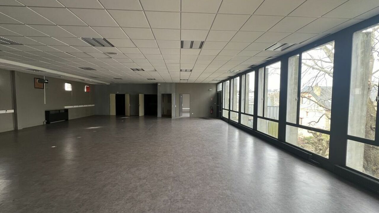 bureau  pièces 1100 m2 à louer à Tours (37000)