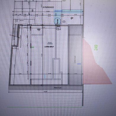 Commerce  700000 €