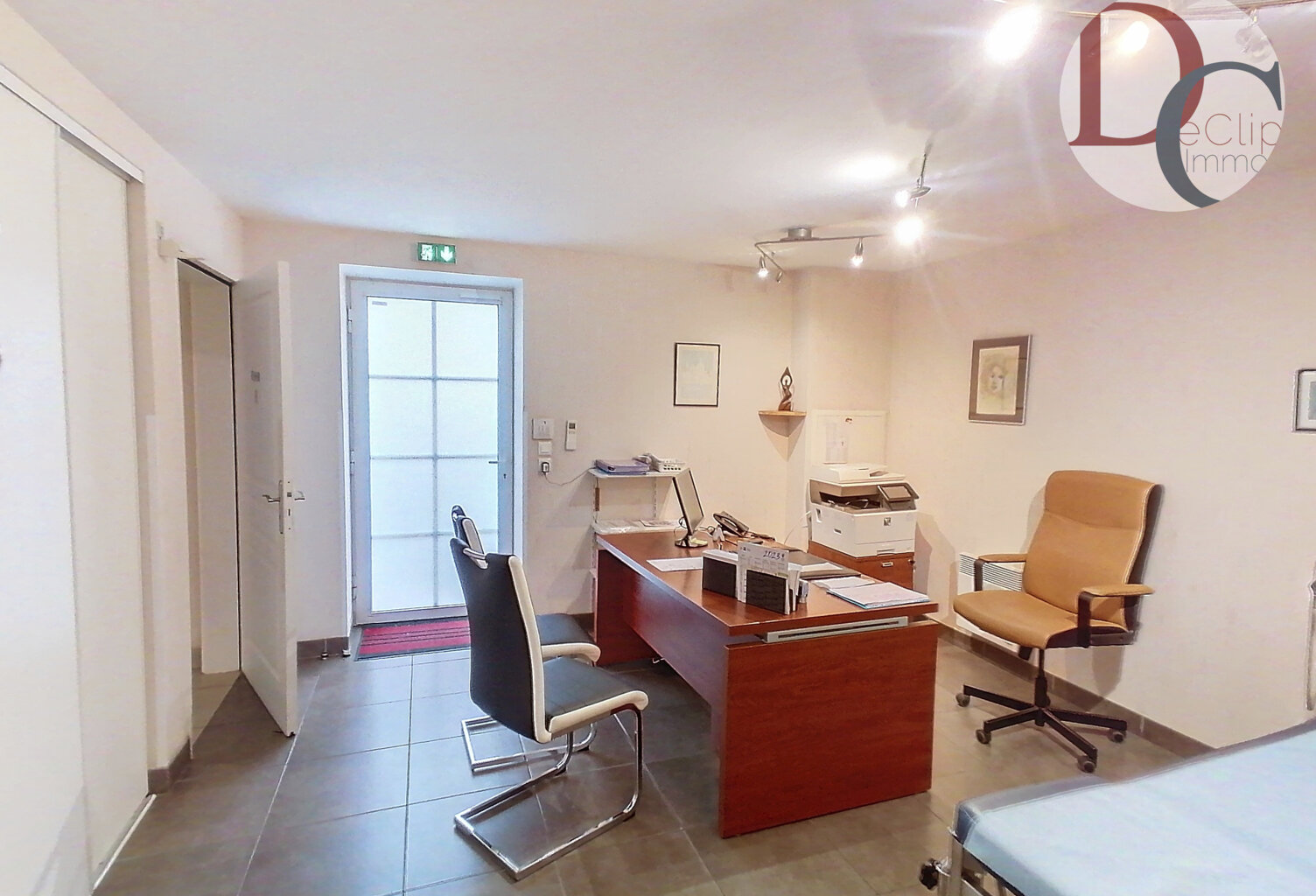 LOCAL PROFESSIONNEL CABINET MEDICAL — photo 1