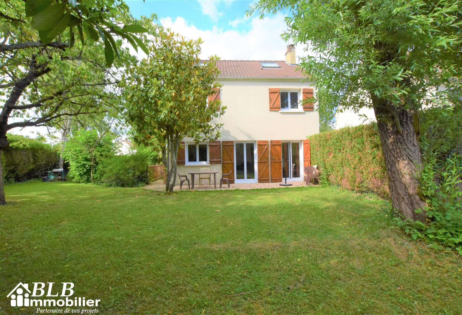 78690 LES ESSARTS LE ROI     Agréable maison 5 pièces sur un — photo 1